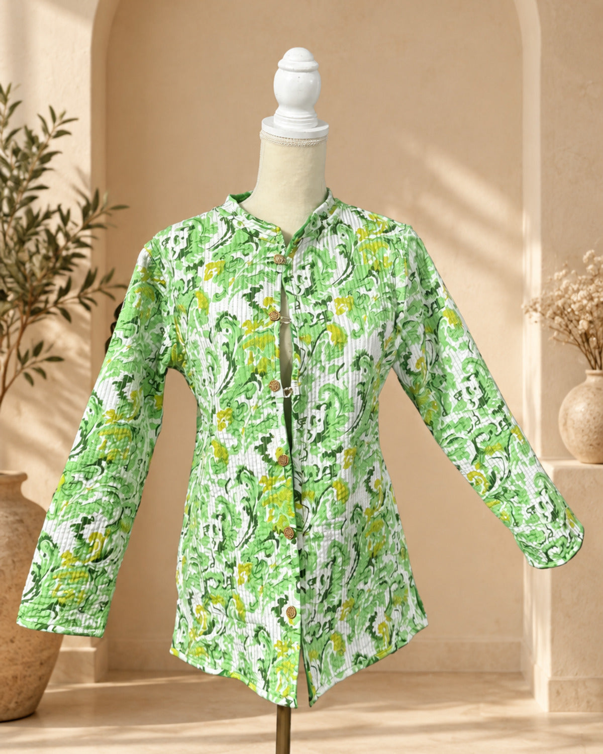 Chamarra reversible de algodón blanca con estampado verde – Sundarata