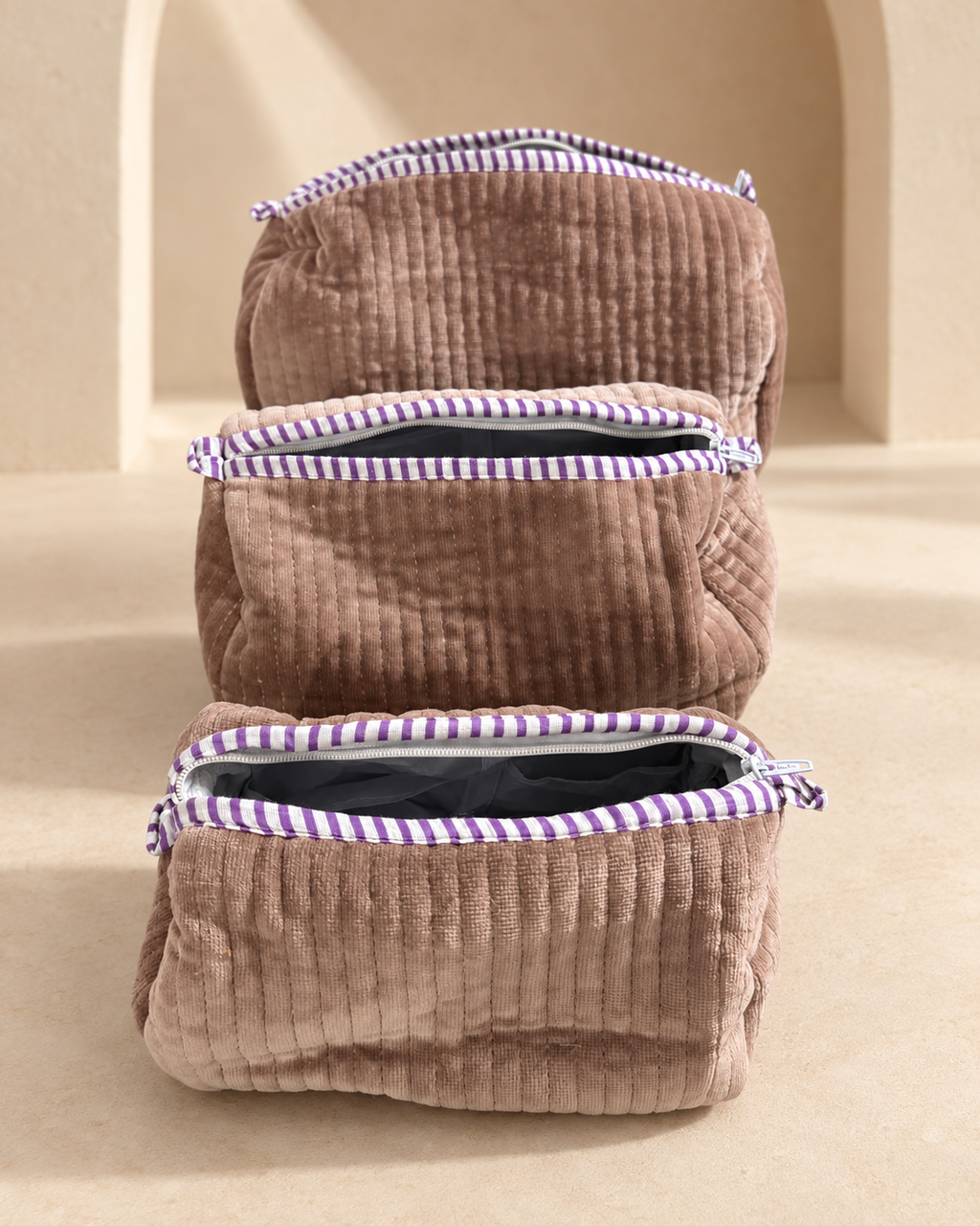 Juego de 3 Cosmetiqueras de Velvet · Rosa Antiguo con Ribete Lila