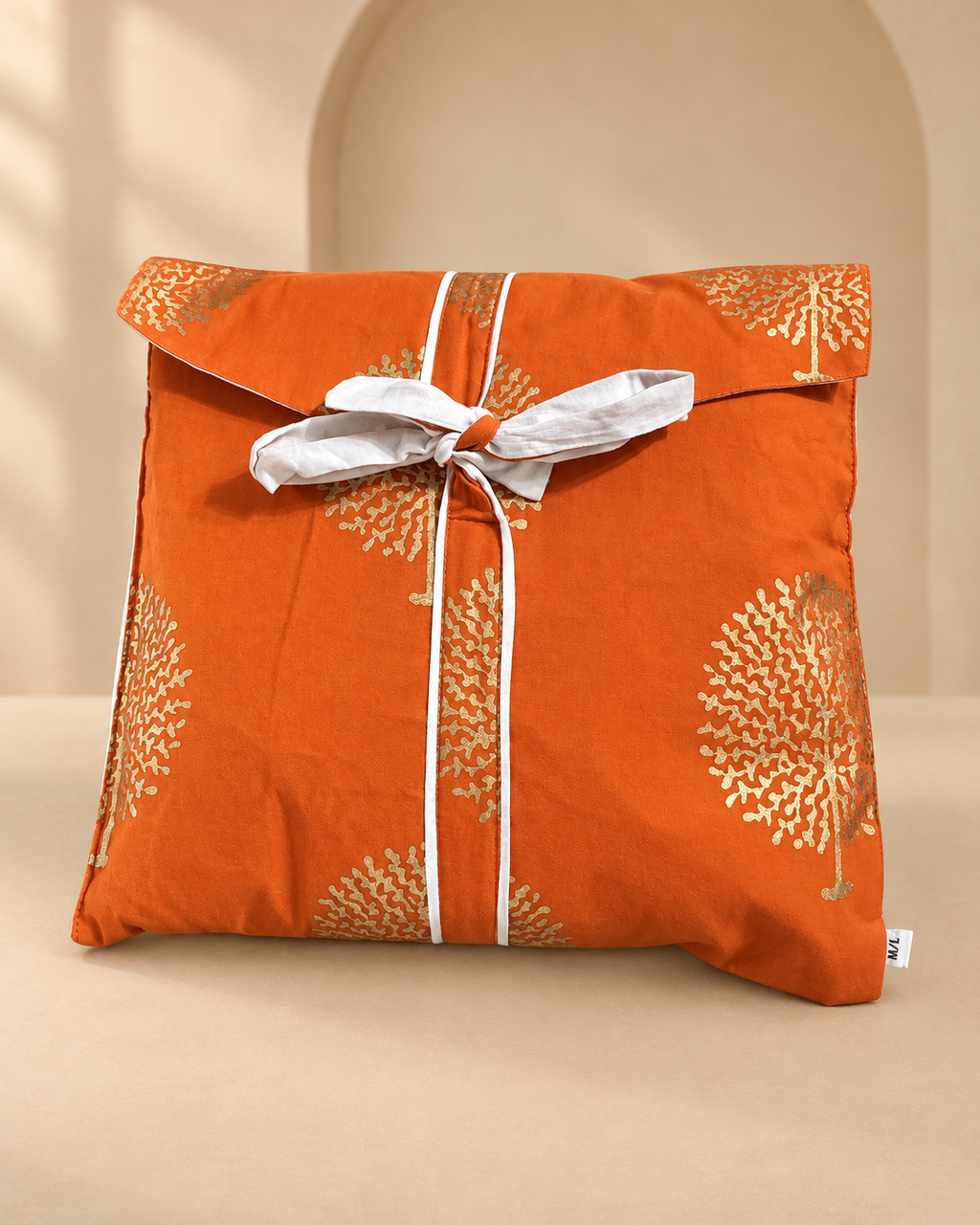 Sobre de tela a juego incluido con bata kimono naranja con árboles – Sundarata