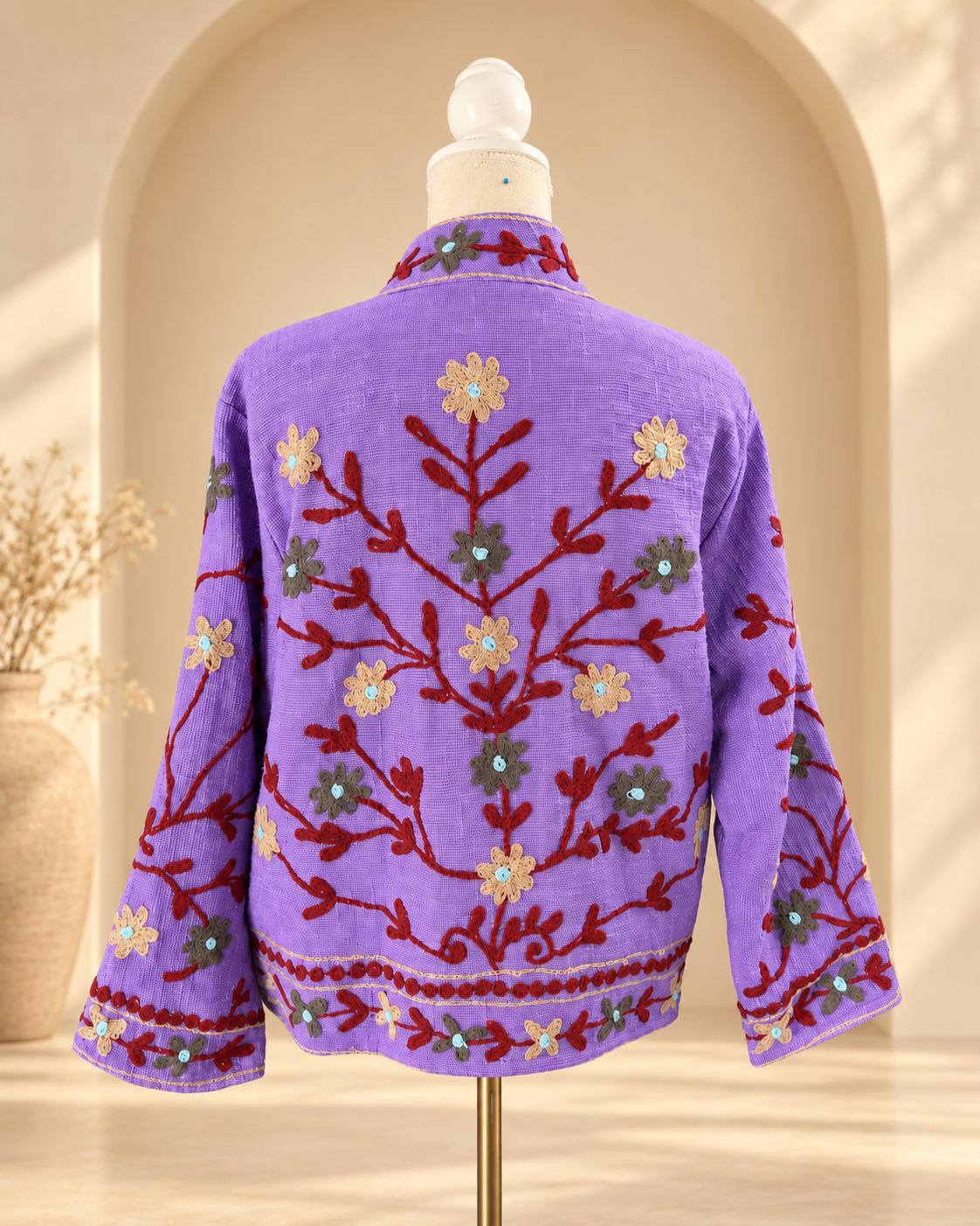 Blazer de algodón tejido lavanda con bordado floral, vista posterior – Sundarata