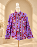 Blazer de algodón tejido lavanda con bordado floral, vista frontal – Sundarata